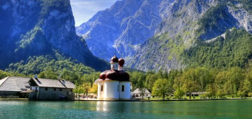 Kostelík na jezeře Konigsee